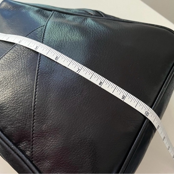Sleek Black Leather Shoulder Bag
